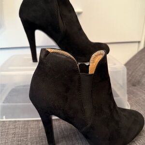Bella Marie Black Ankle Booties